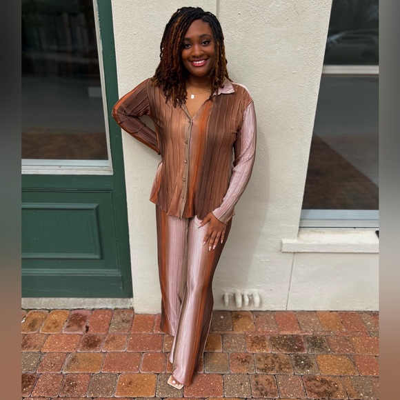 Isabel Shimmer Plisse Pant Set - Picture 4 of 4